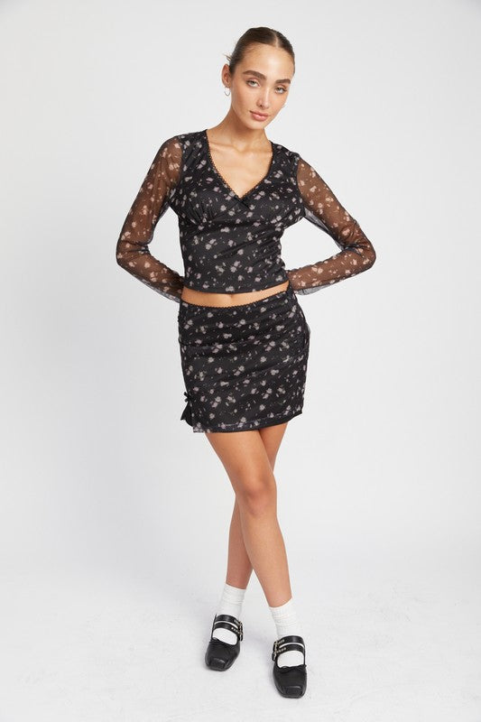 Emory Park FLORAL PRINT MESH CROP TOP WITH V NECK