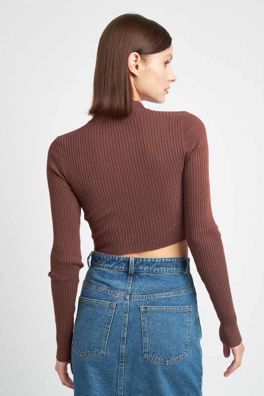Emory Park MOCK NECK CROP TOP WITH CUT OUT