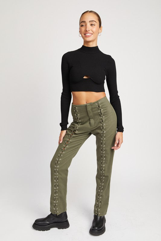 Emory Park MOCK NECK CROP TOP WITH CUT OUT