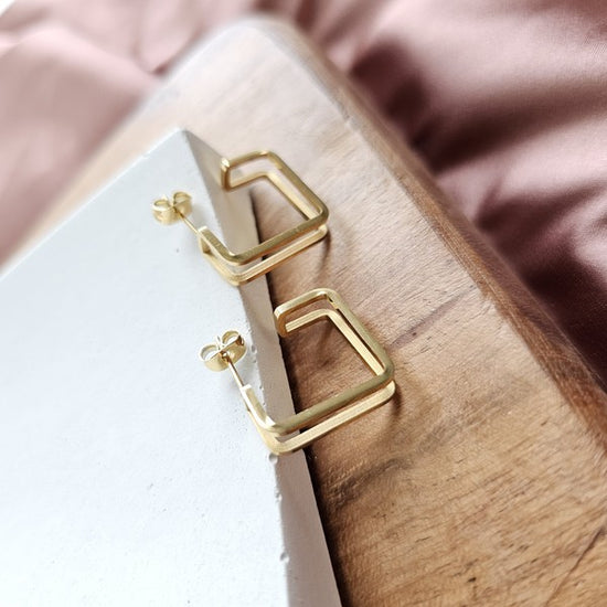 Spiffy & Splendid Luxe Gold Kamora Hoops