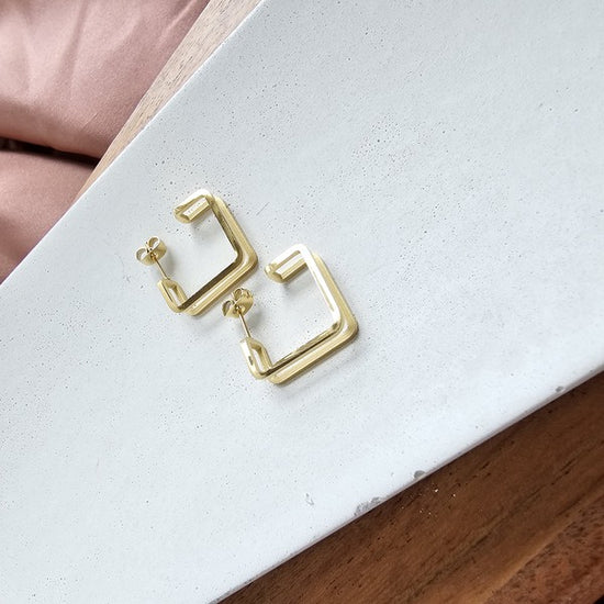 Spiffy & Splendid Luxe Gold Kamora Hoops