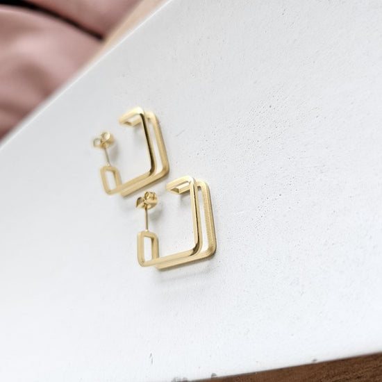 Spiffy & Splendid Luxe Gold Kamora Hoops